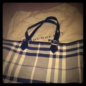 !!!!SOLD!!!!!Burberry tote