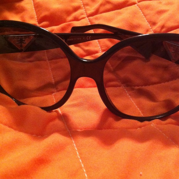 Authentic Prada black sun glasses - Picture 2 of 3