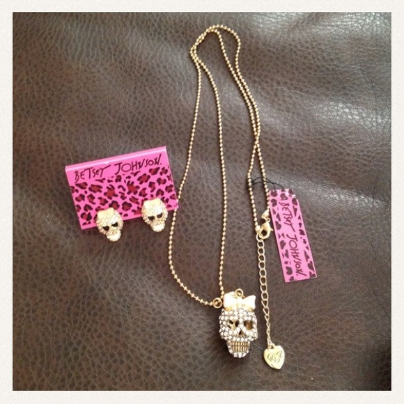 Betsey Johnson necklace trade for Urban Decay pal.