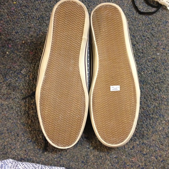 🔴 SOLD Never been work American Eagle sneakers! - Picture 2 of 4