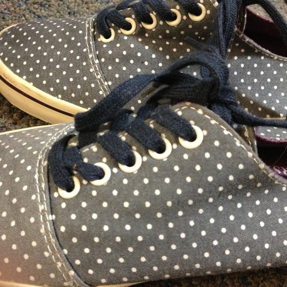 🔴 SOLD Never been work American Eagle sneakers! - Picture 3 of 4