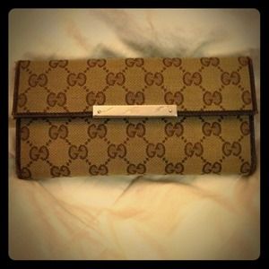 ✔ Reduced! 💯 Authentic Gucci continental wallet!