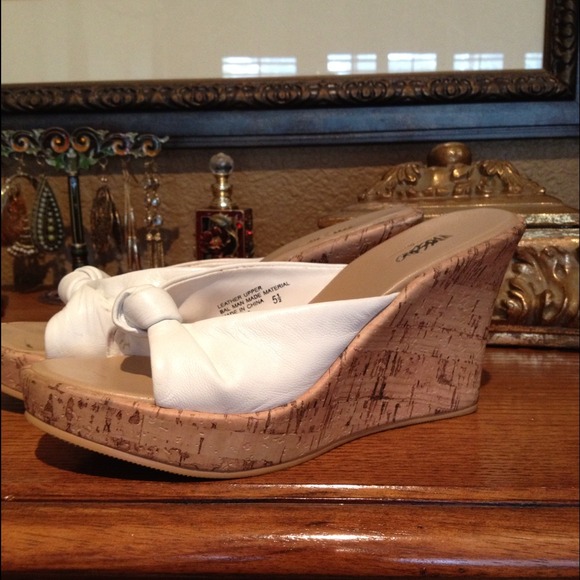 White Wedges