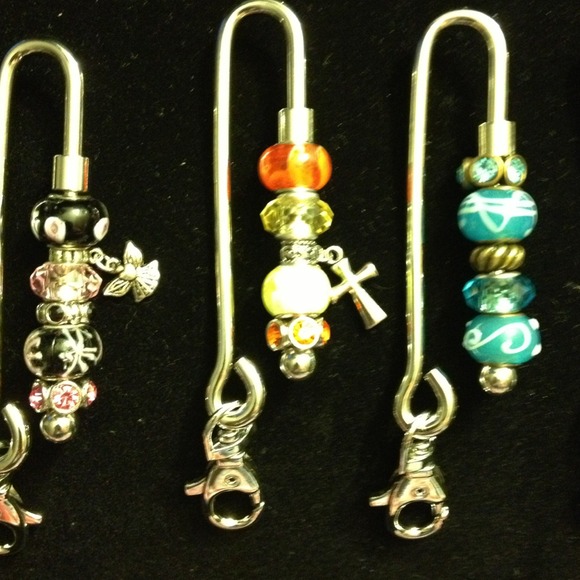 Accessories - NWOT personalize purse hanging key chain.