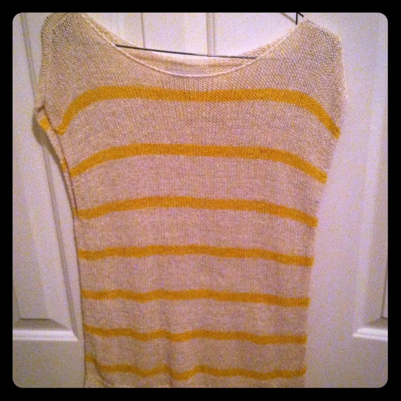 Sleeveless striped, sweater-material shirt!