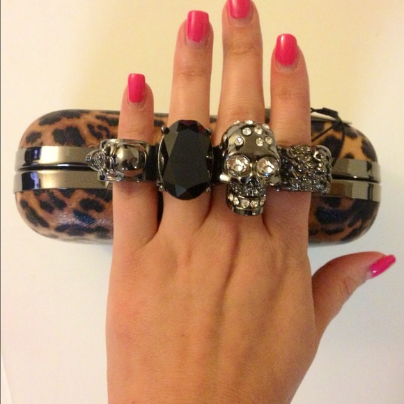 Clutches & Wallets - Leopard Skull Finger Clutch