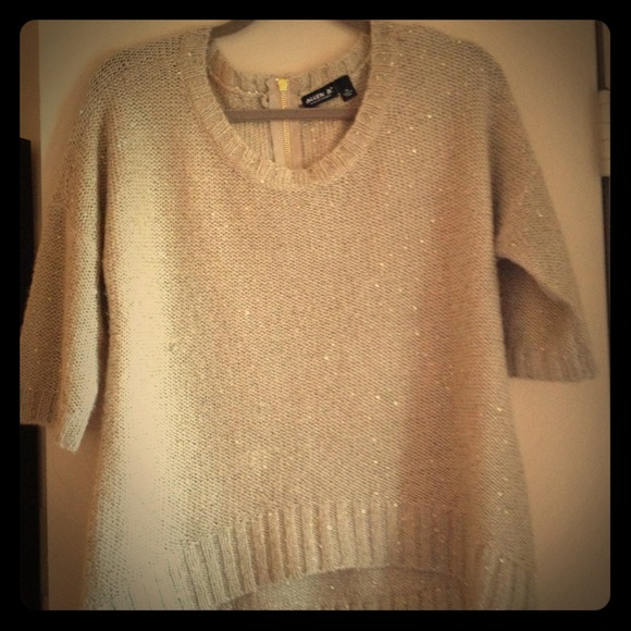 Super cute gold sequined comfy sweater.