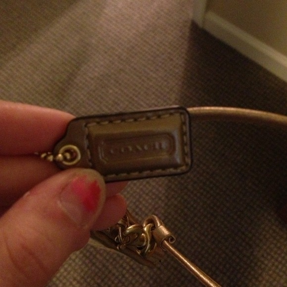 Gold wristlet gently used coach REAL - Picture 2 of 3