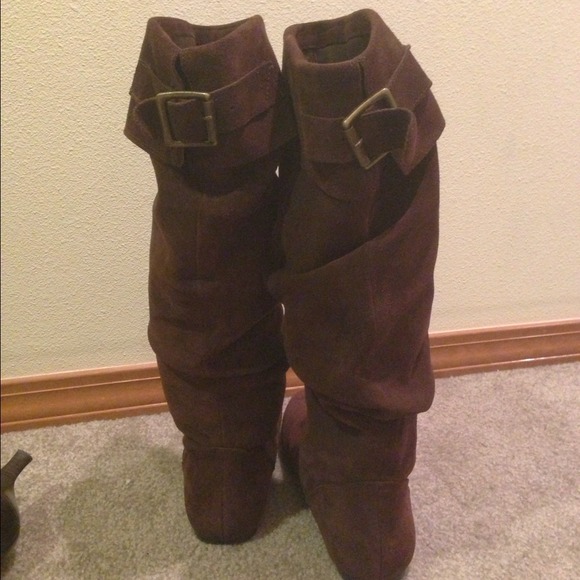 🔴SOLD🔴 Brown Suede Boots by Steve Madden - Picture 2 of 3
