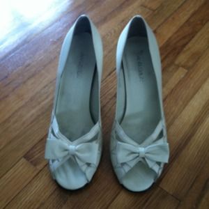 Cream open toed pumps