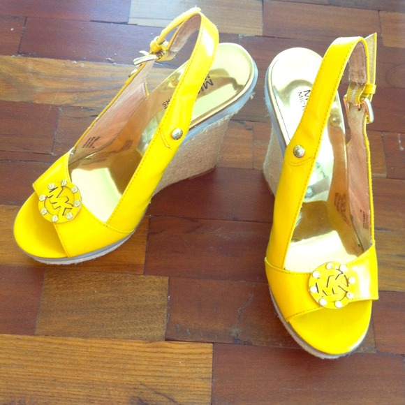Micheal Kors Wedges Yellow💐🌻🌻🌻🌞🌞