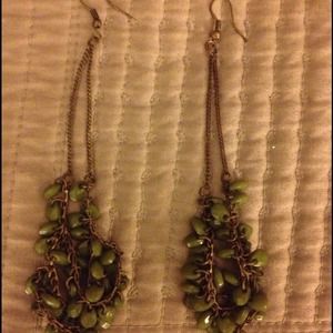 Green beaded drop earrings // jewelry