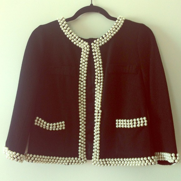 Black blazer accented by pearl beads! Classy glam!