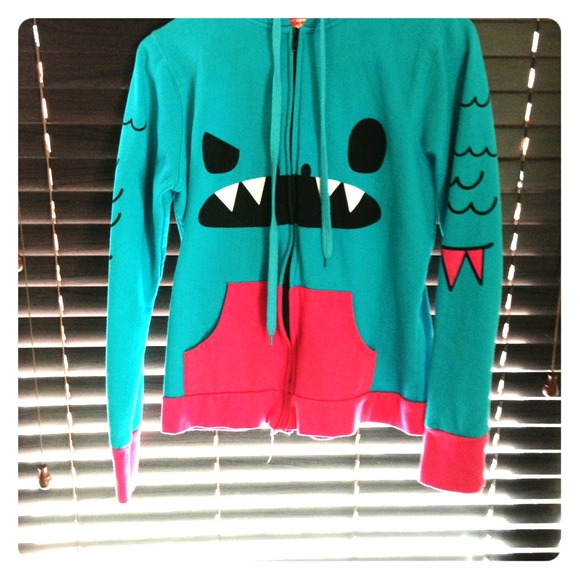 Monster hoodie and a&f tank