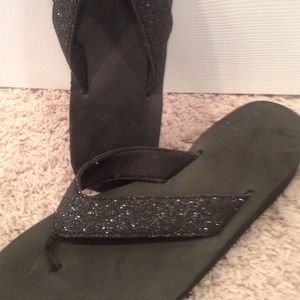 Black flip flops with glitter