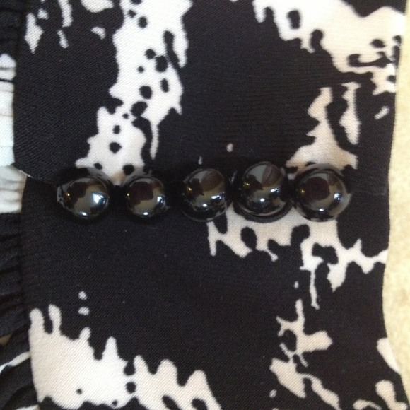 High collared dress with keyhole back - Picture 2 of 3