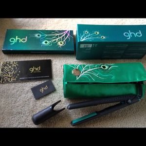 🔴SOLD🔴 Brand New GHD Flat İron