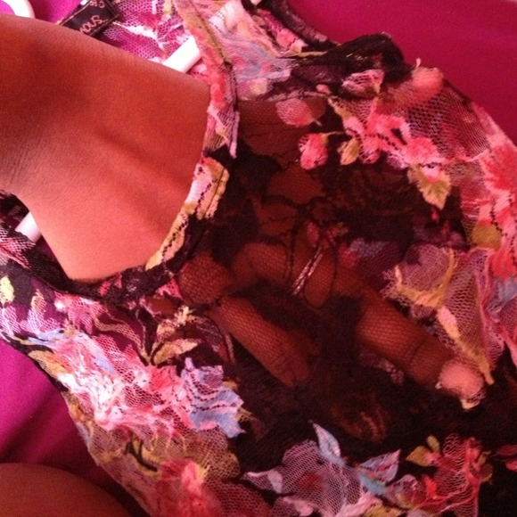 See through floral tank top - Picture 3 of 3