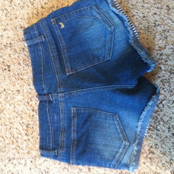 Selena Gomez denim jean shorts - Picture 2 of 3