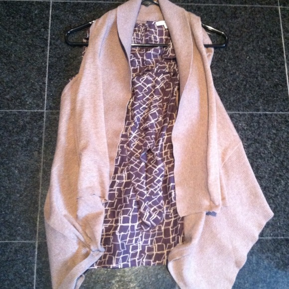 Gap sleevess tunic