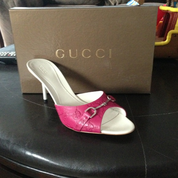 Authentic Gucci sandal. Never worn!!! Size 10