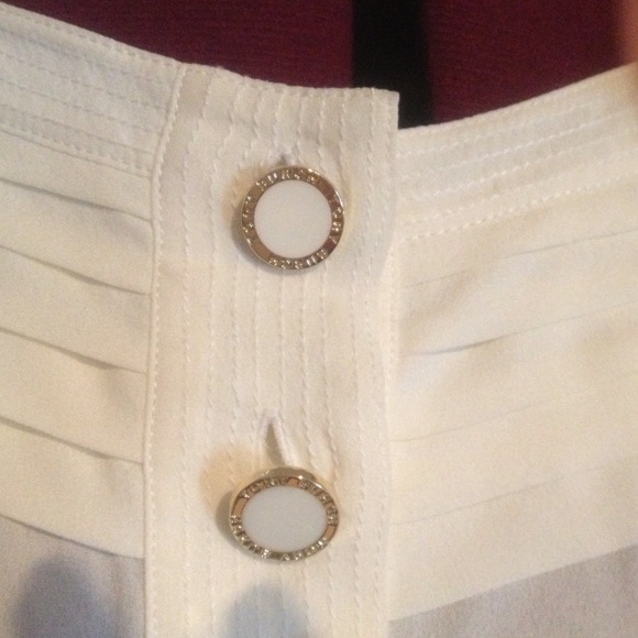 Tory burch silk cream top . - Picture 3 of 4