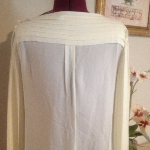 Tory burch silk cream top . - Picture 4 of 4