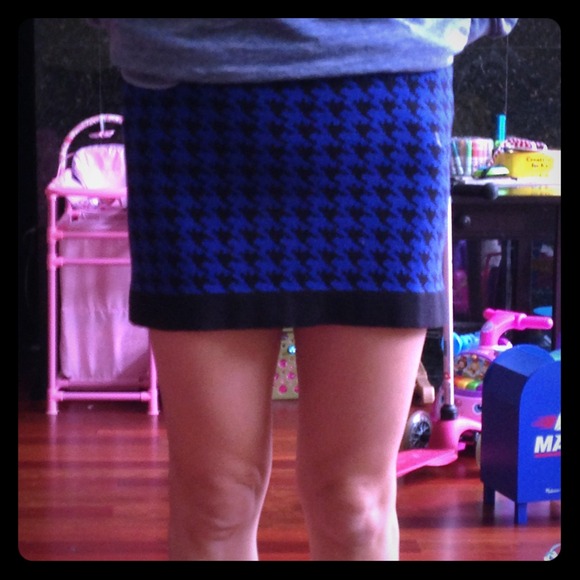 Houndstooth skirt