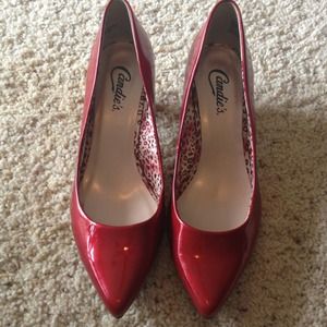 ⭐RESERVED⭐ shiny metallic red kitten heels
