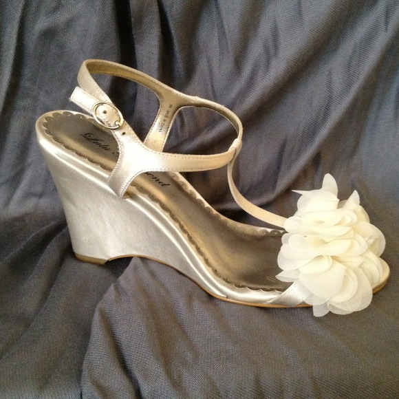 SOLD IN BUNDLE - Ivory Satin Wedges - Picture 2 of 4