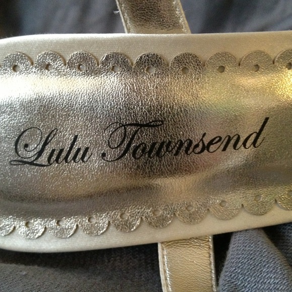 SOLD IN BUNDLE - Ivory Satin Wedges - Picture 3 of 4