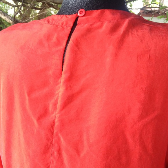 100% Silk Red Top - Picture 2 of 2