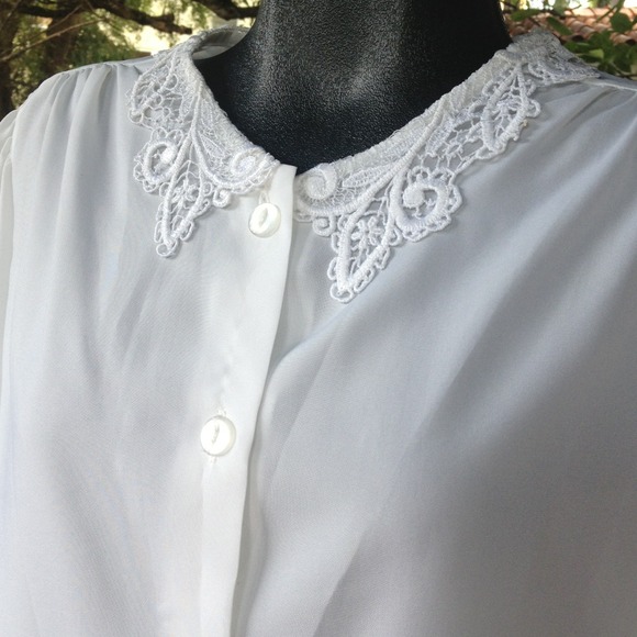 Classic white collared top. - Picture 2 of 3