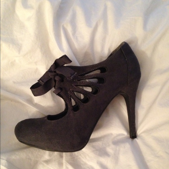Gray suede stilettos - Picture 2 of 4