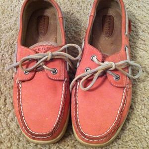 Peach color sperrys!