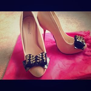 Pale pink suede platform pump