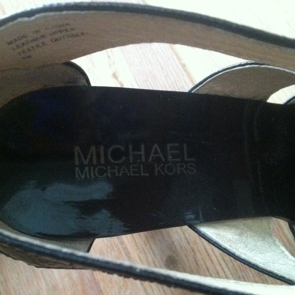 Michael kors black leather heels - Picture 3 of 4