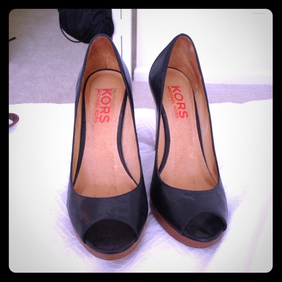 Gently used Michael Kors open-toe heels!!