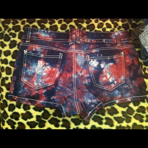 Shorts - Picture 2 of 3