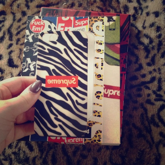 🚫 SOLD Supreme Iphone 5 case