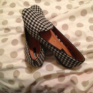 BDG houndstooth flats size 7.5