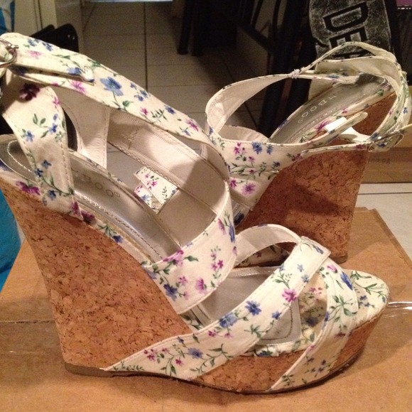 Shoes - Bamboo pompei floral wedges - brand new