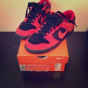 🎀Traded!🎀Nike Dunk Low Red & Black