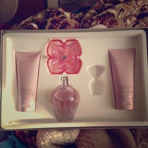 BCBGMAXAZRIA gift set!