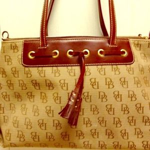 Dooney and Bourke Purse/Handbag