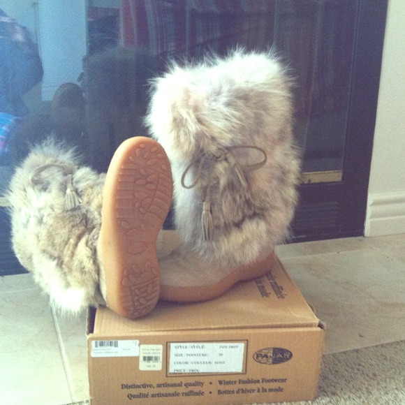 Fox fur boots!! - Picture 1 of 4