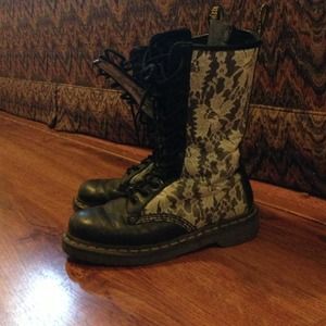 REDUCED Laced  Dr Martens sz 7