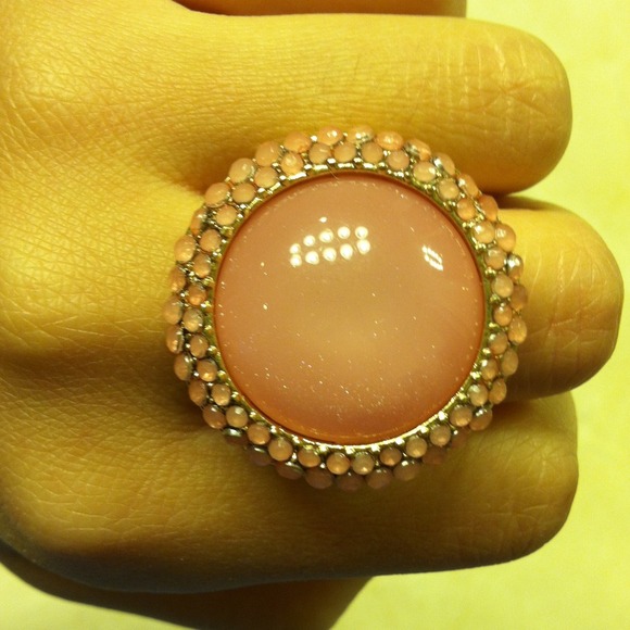 New ring - Picture 2 of 3