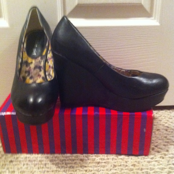 Reduced!!!!!Leather platforms