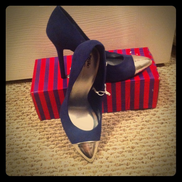 Reduced! Blue suede pumps